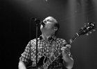 Jimmy Bowskill (guitare, chant, claviers)