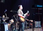 Jimmy Bowskill (guitare, chant, claviers)
