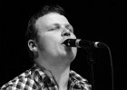 Jimmy Bowskill (guitare, chant, claviers)