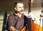 Tomislav (chant, guitare et harmonica), Jean-Bernard Petri (basse, contrebasse)