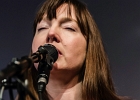 Kate Ellis (chant, guitar),  Andy Hobsbawm (guitare, chant),  Joseph Paxton (violon) et Manuto (drobo, weissenborn)