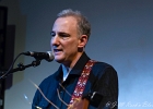 Kate Ellis (chant, guitar),  Andy Hobsbawm (guitare, chant),  Joseph Paxton (violon) et Manuto (drobo, weissenborn)