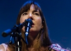 Kate Ellis (chant, guitar),  Andy Hobsbawm (guitare, chant),  Joseph Paxton (violon) et Manuto (drobo, weissenborn)