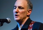 Kate Ellis (chant, guitar),  Andy Hobsbawm (guitare, chant),  Joseph Paxton (violon) et Manuto (drobo, weissenborn)