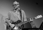 Kate Ellis (chant, guitar),  Andy Hobsbawm (guitare, chant),  Joseph Paxton (violon) et Manuto (drobo, weissenborn)