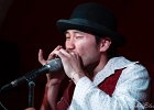 Yoshito Kiyono (Harmonica. Chant.), Damien Cornelis (Piano), Marten Ingle (Basse), Mike Rodbard (Batterie) : 2014, BLUES, CONCERT
