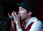 Yoshito Kiyono (Harmonica. Chant.), Damien Cornelis (Piano), Marten Ingle (Basse), Mike Rodbard (Batterie) : 2014, BLUES, CONCERT