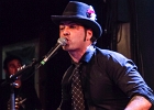 Manu Lanvin (chant, guitare), Gabriel Barry (contrebasse), Jimmy Montout (batterie)