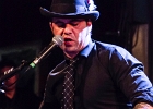 Manu Lanvin (chant, guitare), Gabriel Barry (contrebasse), Jimmy Montout (batterie)