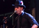 Manu Lanvin (chant, guitare), Gabriel Barry (contrebasse), Jimmy Montout (batterie)