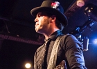 Manu Lanvin (chant, guitare), Gabriel Barry (contrebasse), Jimmy Montout (batterie)
