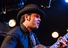 Manu Lanvin (chant, guitare), Gabriel Barry (contrebasse), Jimmy Montout (batterie)