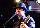 Manu Lanvin (chant, guitare), Gabriel Barry (contrebasse), Jimmy Montout (batterie)