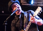 Manu Lanvin (chant, guitare), Gabriel Barry (contrebasse), Jimmy Montout (batterie)
