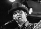 Manu Lanvin (chant, guitare), Gabriel Barry (contrebasse), Jimmy Montout (batterie)