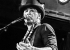 Manu Lanvin (chant, guitare), Gabriel Barry (contrebasse), Jimmy Montout (batterie)