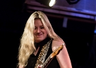 IMG 1613  Joanne Shaw Taylor (chant, guitare),  XX (basse),  YY (batterie)