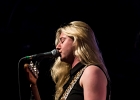 IMG 1614  Joanne Shaw Taylor (chant, guitare),  XX (basse),  YY (batterie)