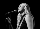 IMG 1615  Joanne Shaw Taylor (chant, guitare),  XX (basse),  YY (batterie)