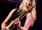 IMG 1618  Joanne Shaw Taylor (chant, guitare),  XX (basse),  YY (batterie)