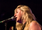 IMG 1627  Joanne Shaw Taylor (chant, guitare),  XX (basse),  YY (batterie)