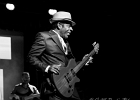 IMG 4879  Vasti Jackson (guitare, chant), David Forte (basse), Christopher Alexander (batteur), Ronnie Hicks (claviers) : 2015, BARCELONE, CROISIERE BLUES, EIROPEAN BLUES CRUISE, MARSEILLE, MINORQUE