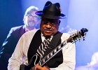 IMG 5577  Roy Ganes (guitar, chant), David Melton (guitare), Richard Reed (basse),  James Paxson (batterie), Joe Cambpell  (trompette), Lawrence Kincherlow (sax ténor). : 2015, BLUES, CONCERT, ROCK, ROY GAINES AND HIS TUXEDO BLUES ORCHESTRA, TREMBLAY EN FRANCE