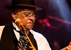 IMG 5596  Roy Ganes (guitar, chant), David Melton (guitare), Richard Reed (basse),  James Paxson (batterie), Joe Cambpell  (trompette), Lawrence Kincherlow (sax ténor). : 2015, BLUES, CONCERT, ROCK, ROY GAINES AND HIS TUXEDO BLUES ORCHESTRA, TREMBLAY EN FRANCE
