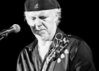 IMG 6424  Fred Chapellier (guitare, chant), Charlie Fabert (guitare, chant), Pascal Bako Mikaelian (harmonica), Christophe Garreau (basse), Guillaume Destarac (batterie) : 2015, BLUES, BLUES ROCK, CONCERT, FRED CHAPELLIER, JAZZ CLUB LIONEL HAMPTON
