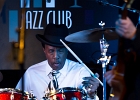 IMG 6745  Chris James (guitare,chant),  Patrick Rynn (basse) , Aki Kumar (harmonica, chant), , Ken Saydak  (claviers, chant),  Melvia &#34;chick&#34; Rogers (chant),   Willie Hayes (batterie) : 2015, BLUES, CHICAGO BLUES FESTIVAL, CONCERT, JAZZ CLUB LIONEL HAMPTON