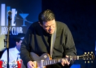IMG 6750  Chris James (guitare,chant),  Patrick Rynn (basse) , Aki Kumar (harmonica, chant), , Ken Saydak  (claviers, chant),  Melvia &#34;chick&#34; Rogers (chant),   Willie Hayes (batterie) : 2015, BLUES, CHICAGO BLUES FESTIVAL, CONCERT, JAZZ CLUB LIONEL HAMPTON