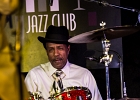 IMG 6765  Chris James (guitare,chant),  Patrick Rynn (basse) , Aki Kumar (harmonica, chant), , Ken Saydak  (claviers, chant),  Melvia &#34;chick&#34; Rogers (chant),   Willie Hayes (batterie) : 2015, BLUES, CHICAGO BLUES FESTIVAL, CONCERT, JAZZ CLUB LIONEL HAMPTON