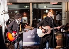 IMG 8114  Gaelle Buswel (chant, guitare), Michaal Benjelloun (guitare, chant) : 2016, CONCERT, GAELLE BUSWEL, GARE MONTPARNASSE, MICHAAL BENJELLOUN