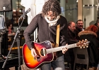 IMG 8116  Gaelle Buswel (chant, guitare), Michaal Benjelloun (guitare, chant) : 2016, CONCERT, GAELLE BUSWEL, GARE MONTPARNASSE, MICHAAL BENJELLOUN