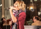IMG 8118  Gaelle Buswel (chant, guitare), Michaal Benjelloun (guitare, chant) : 2016, CONCERT, GAELLE BUSWEL, GARE MONTPARNASSE, MICHAAL BENJELLOUN