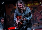 IMG 0607  Jessie Lee Houllier (chant, guitare),  Alexis &#34;Mr Al&#34; Didier, Laurent Cokelaere (basse), Julien Audigier (batterie), Gilles Erhart (claviers) : 2016, BLUES, BLUES ROCK, CHAPELLE DES LOMBARDS, CONCERT, JESSY LEE AND THE ALCHEMISTS, PARIS
