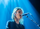 IMG 0712  Trixie Whitley (chant, guitare, claviers),  ?? (choeurs, guitare), YY (batterie, basse) : 2016, BLUES, CAFE DE LA DANSE, CONCERT, POP, ROCK, TRIXIE WHITLEY