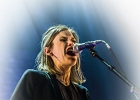 IMG 0716  Trixie Whitley (chant, guitare, claviers),  ?? (choeurs, guitare), YY (batterie, basse) : 2016, BLUES, CAFE DE LA DANSE, CONCERT, POP, ROCK, TRIXIE WHITLEY