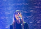IMG 0721  Trixie Whitley (chant, guitare, claviers),  ?? (choeurs, guitare), YY (batterie, basse) : 2016, BLUES, CAFE DE LA DANSE, CONCERT, POP, ROCK, TRIXIE WHITLEY