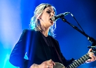 IMG 0723  Trixie Whitley (chant, guitare, claviers),  ?? (choeurs, guitare), YY (batterie, basse) : 2016, BLUES, CAFE DE LA DANSE, CONCERT, POP, ROCK, TRIXIE WHITLEY