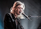 IMG 0728  Trixie Whitley (chant, guitare, claviers),  ?? (choeurs, guitare), YY (batterie, basse) : 2016, BLUES, CAFE DE LA DANSE, CONCERT, POP, ROCK, TRIXIE WHITLEY