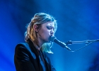 IMG 0729  Trixie Whitley (chant, guitare, claviers),  ?? (choeurs, guitare), YY (batterie, basse) : 2016, BLUES, CAFE DE LA DANSE, CONCERT, POP, ROCK, TRIXIE WHITLEY