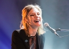 IMG 0730  Trixie Whitley (chant, guitare, claviers),  ?? (choeurs, guitare), YY (batterie, basse) : 2016, BLUES, CAFE DE LA DANSE, CONCERT, POP, ROCK, TRIXIE WHITLEY
