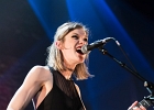 IMG 0734  Trixie Whitley (chant, guitare, claviers),  ?? (choeurs, guitare), YY (batterie, basse) : 2016, BLUES, CAFE DE LA DANSE, CONCERT, POP, ROCK, TRIXIE WHITLEY