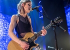 IMG 0743  Trixie Whitley (chant, guitare, claviers),  ?? (choeurs, guitare), YY (batterie, basse) : 2016, BLUES, CAFE DE LA DANSE, CONCERT, POP, ROCK, TRIXIE WHITLEY