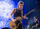 IMG 0744  Trixie Whitley (chant, guitare, claviers),  ?? (choeurs, guitare), YY (batterie, basse) : 2016, BLUES, CAFE DE LA DANSE, CONCERT, POP, ROCK, TRIXIE WHITLEY