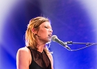 IMG 0755  Trixie Whitley (chant, guitare, claviers),  ?? (choeurs, guitare), YY (batterie, basse) : 2016, BLUES, CAFE DE LA DANSE, CONCERT, POP, ROCK, TRIXIE WHITLEY