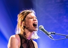 IMG 0757  Trixie Whitley (chant, guitare, claviers),  ?? (choeurs, guitare), YY (batterie, basse) : 2016, BLUES, CAFE DE LA DANSE, CONCERT, POP, ROCK, TRIXIE WHITLEY
