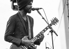 IMG 1682  Gary Clark Jr (guitare, chant), Eric Zapata (guitare), Johnny Radelat (batterie), Johnny Bradley (basse) : 2016, BLUES, CONCERT, GARY CLARK JR, LA DEFENSE