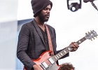 IMG 1693  Gary Clark Jr (guitare, chant), Eric Zapata (guitare), Johnny Radelat (batterie), Johnny Bradley (basse) : 2016, BLUES, CONCERT, GARY CLARK JR, LA DEFENSE